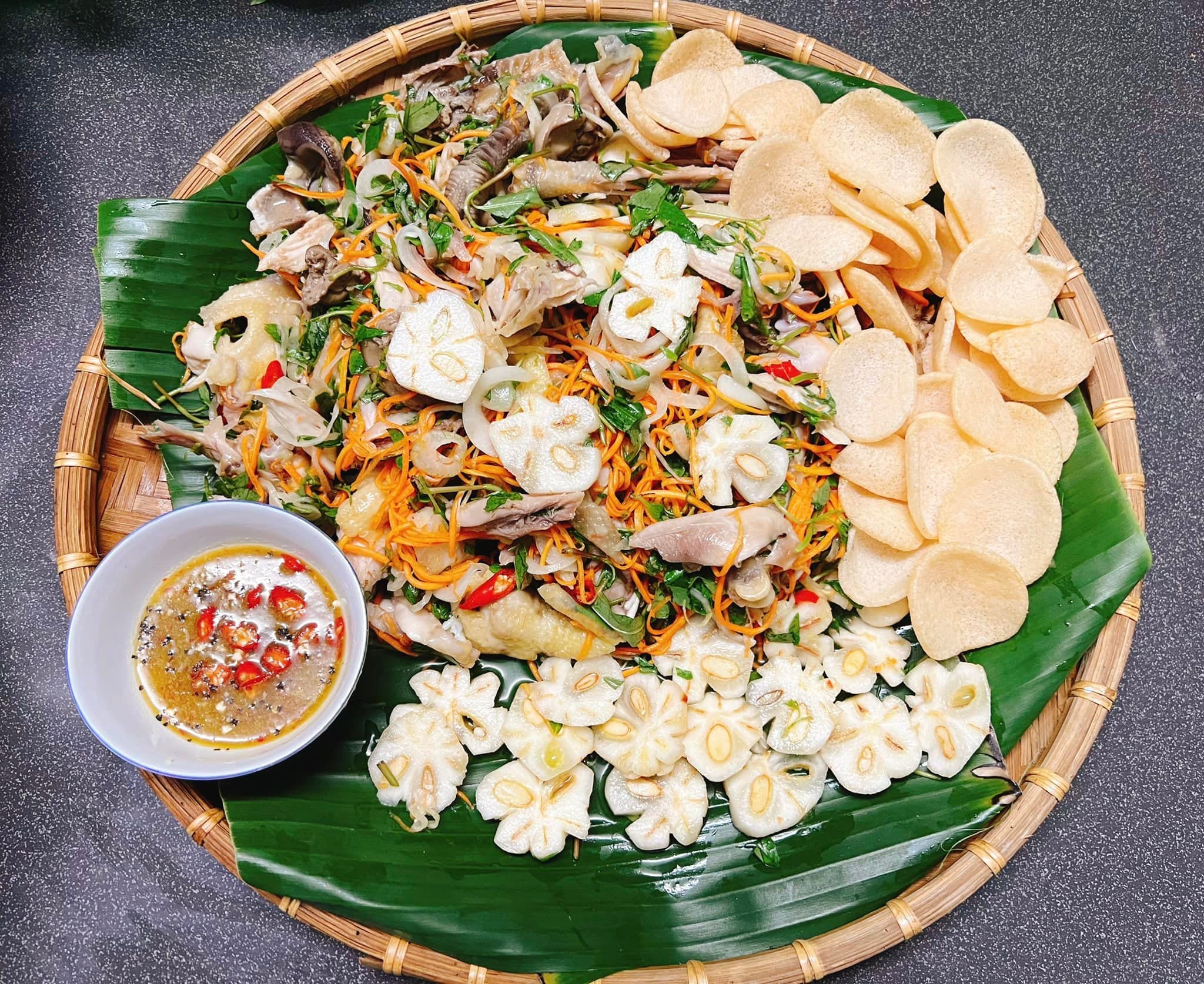 Gỏi gà măng cụt 